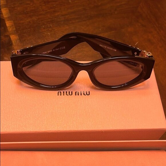 Miu Miu Black Retro-Inspired Sunglasses - Picture 2 of 6